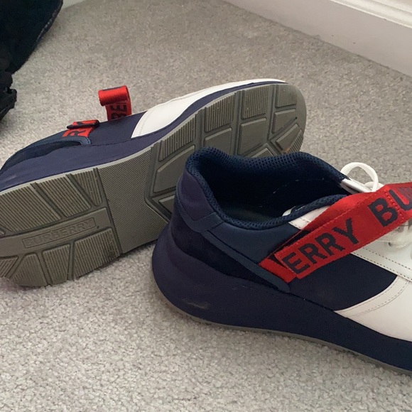 Authentic Burberry Sneaker - Picture 5 of 6